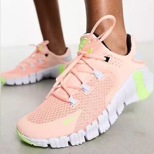 Nike Free Metcon 4 - size 9